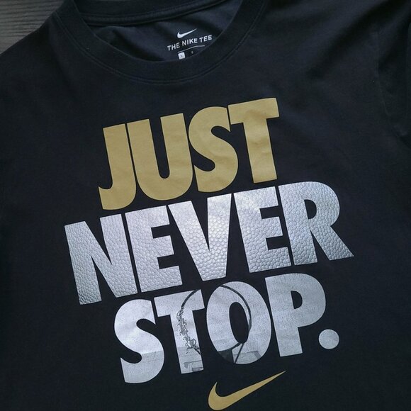 Two NIKE Men Graphic Short Sleeve T-Shirt / Size Large - Picture 6 of 7